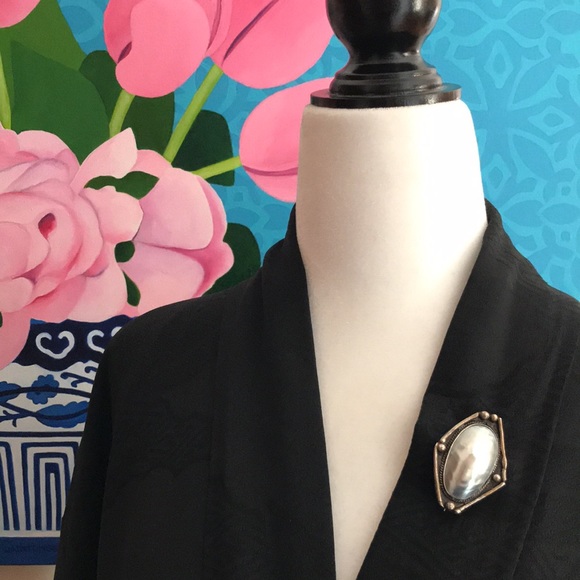 Vintage Mother of Pearl Brooch - Picture 1 of 6